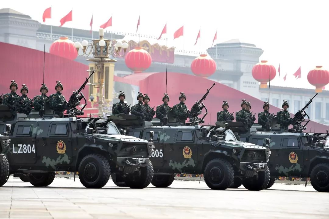震撼人心的時(shí)刻，慶祝盛大節(jié)日的70大閱兵視頻完整版回顧，「盛大節(jié)日慶典，70大閱兵視頻回顧，震撼人心時(shí)刻全記錄」