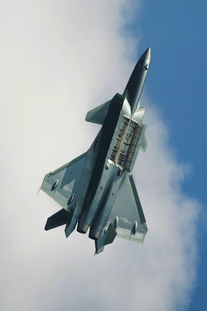 揭秘殲-20高清圖片，中國空軍新一代隱形戰(zhàn)機(jī)的風(fēng)采，揭秘殲-20高清圖片，中國新一代隱形戰(zhàn)機(jī)風(fēng)采展示