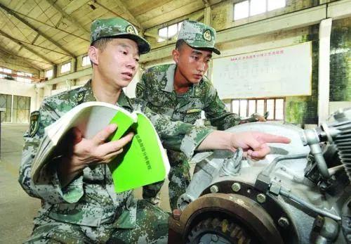 揭秘一級軍士長，榮譽與職責的象征，揭秘一級軍士長，榮譽與職責的象征之巔
