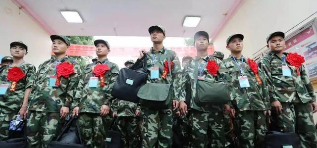 女孩子建議去當(dāng)兵嗎？——深度探討女性參與軍事的可能性與意義，女性參與軍事的可能性與意義，深度探討女孩子是否應(yīng)該去當(dāng)兵？
