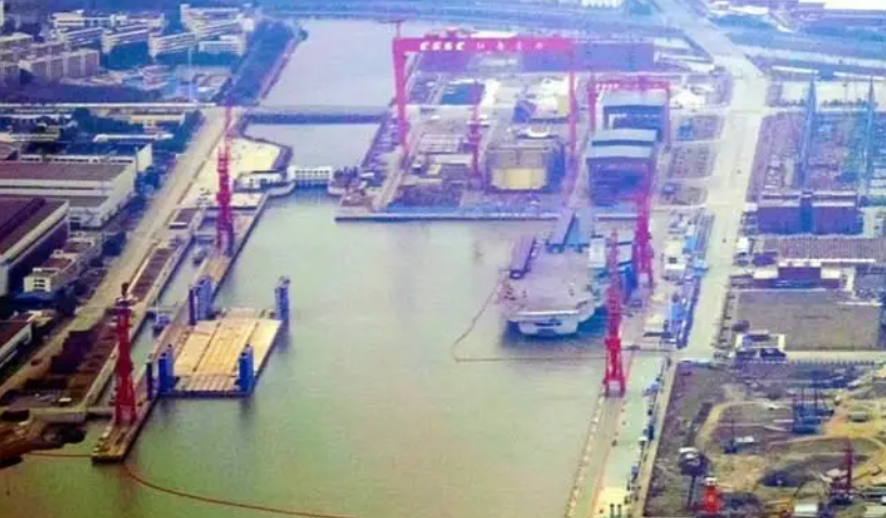 大連004航母建造曝光圖，揭示中國(guó)海軍新一代戰(zhàn)艦的輝煌面貌，中國(guó)海軍新一代戰(zhàn)艦揭秘，大連004航母建造曝光圖展現(xiàn)輝煌面貌