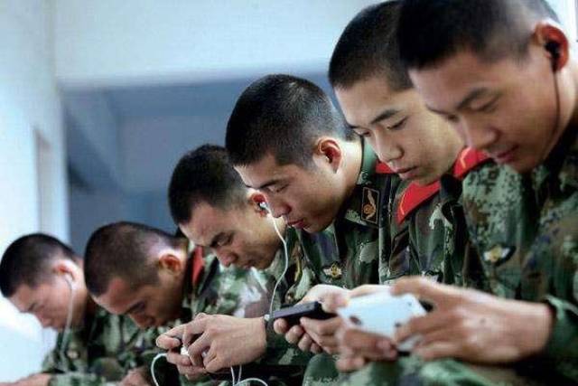 義務(wù)兵兩年內(nèi)不能碰手機(jī)嗎？——解析軍隊(duì)手機(jī)管理規(guī)定，解析軍隊(duì)手機(jī)管理規(guī)定，義務(wù)兵兩年內(nèi)使用手機(jī)政策解讀