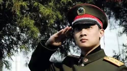 關于21式新軍裝的價格解析，一套究竟多少錢？，21式新軍裝價格深度解析，一套究竟價值多少？