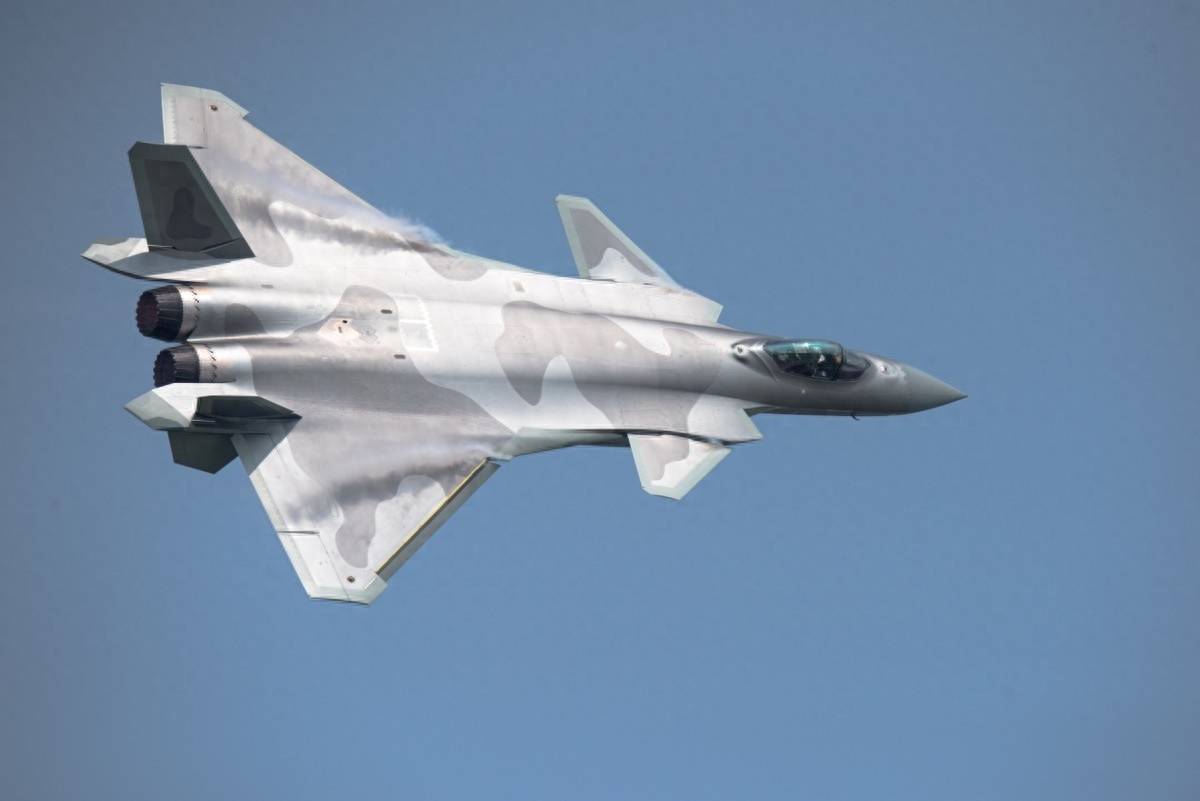 揭秘殲-20戰(zhàn)機(jī)的卓越性能與未來展望，揭秘殲-20戰(zhàn)機(jī)的性能優(yōu)勢及未來展望