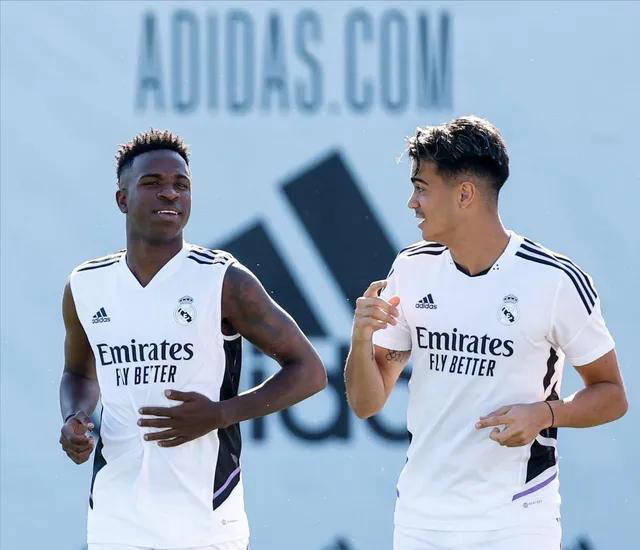 澳門正版免費(fèi)大全，探索未來的機(jī)遇與挑戰(zhàn)（2025展望），澳門正版免費(fèi)大全，未來機(jī)遇與挑戰(zhàn)展望（2025年展望）