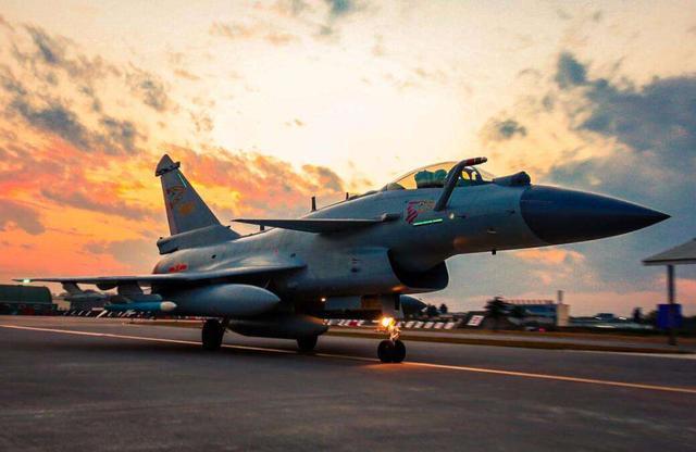 揭秘殲-10C，巴鐵曝光的大量信息與深度解析，巴鐵深度解析，殲-10C戰(zhàn)機揭秘與大量信息曝光