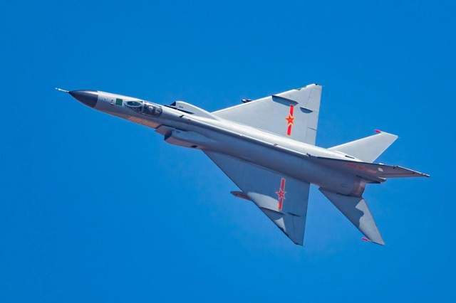 殲8戰(zhàn)斗機圖片，歷史、技術(shù)特點與現(xiàn)代價值，殲8戰(zhàn)斗機，歷史、技術(shù)特點與現(xiàn)代價值的探索之旅的圖片集錦