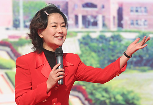 鞠萍的個人資料簡介及出生地探索,鞠萍的個人簡介與出生地揭秘