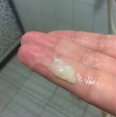 陰部流出來的液體是什么？全面解析女性分泌物，女性陰部流出液體的全面解析，了解女性分泌物成分與特性