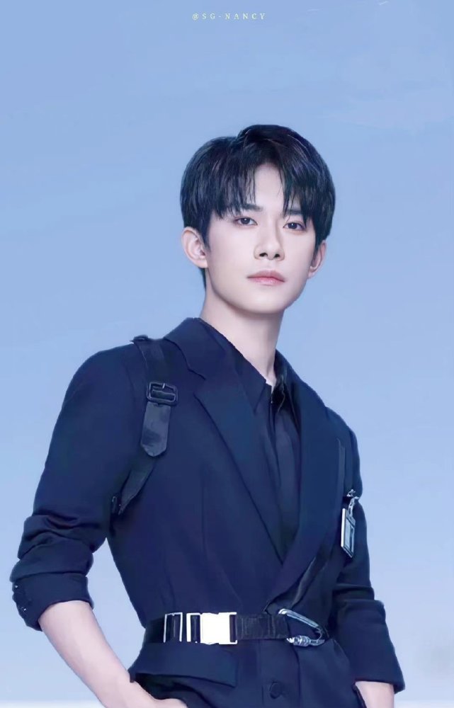 易烊千璽背后的老板是誰(shuí)？深度解析背后的故事，揭秘易烊千璽背后的老板身份，深度解讀其背后的故事